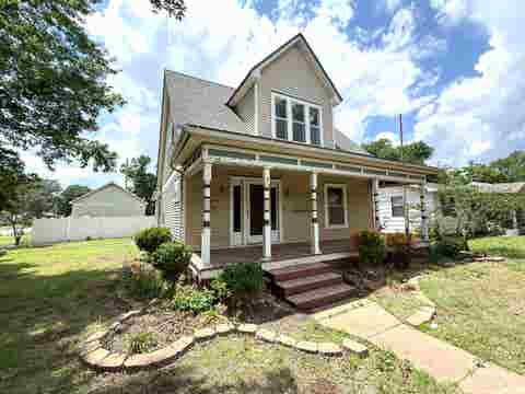 Homes For Sale - 202 N Madison Ave<br/> Anthony, KS 67003