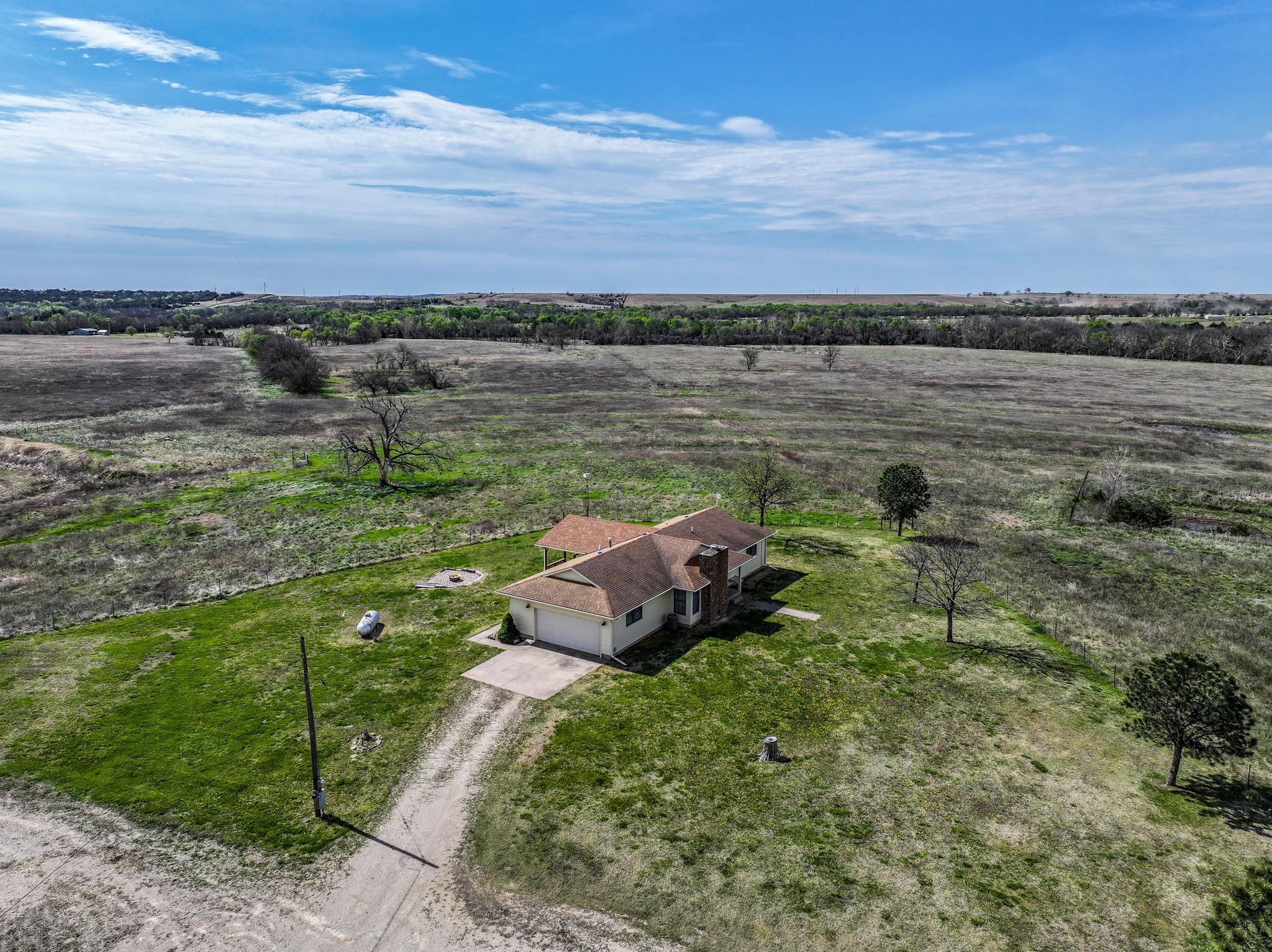 1346 110th St, Eureka, Kansas image 2