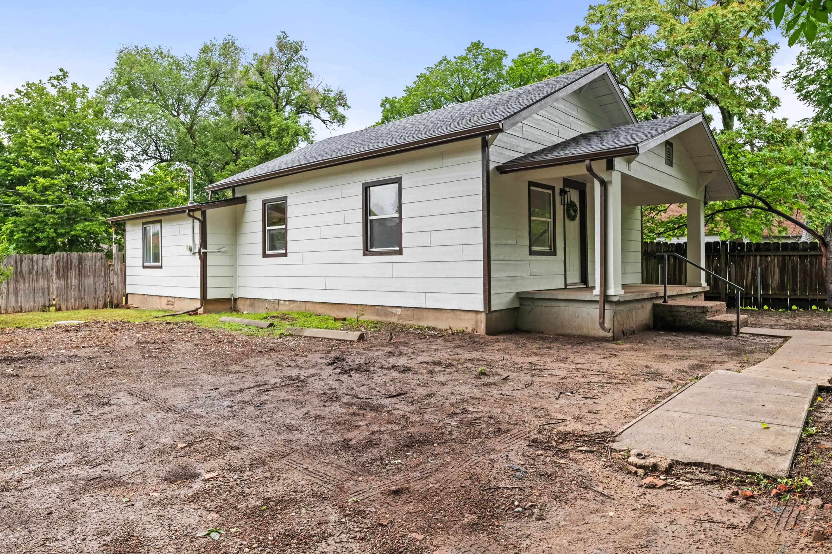 3027 N Wellington Pl, Wichita, Kansas image 3