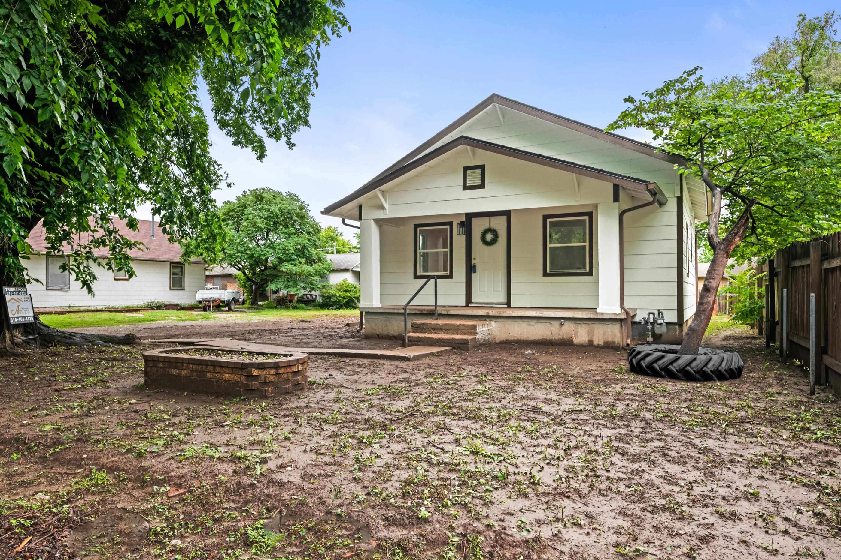 3027 N Wellington Pl, Wichita, Kansas image 2
