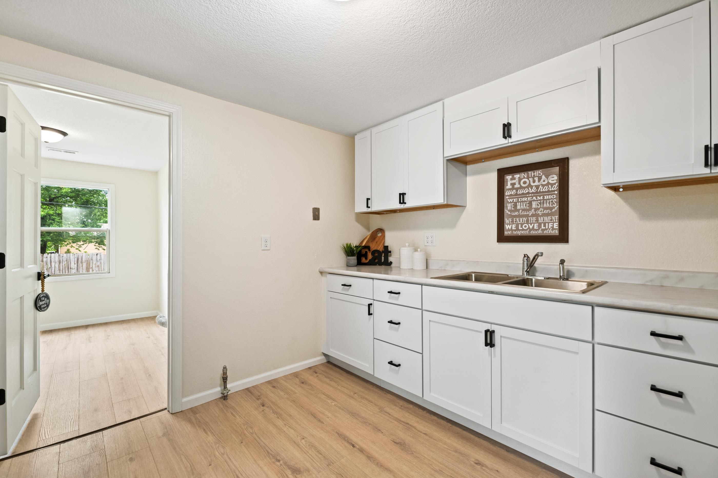 3027 N Wellington Pl, Wichita, Kansas image 10