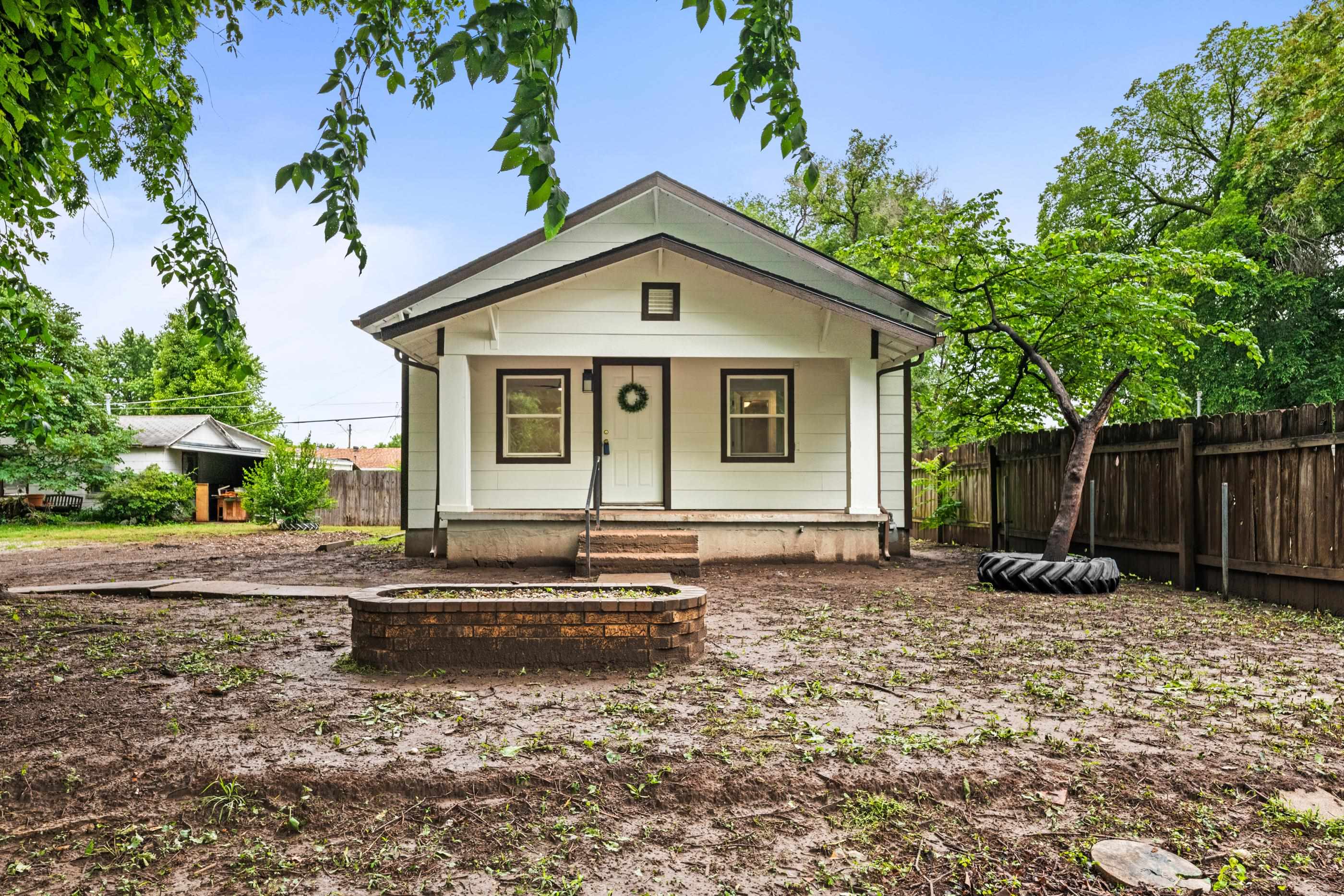 3027 N Wellington Pl, Wichita, Kansas image 1