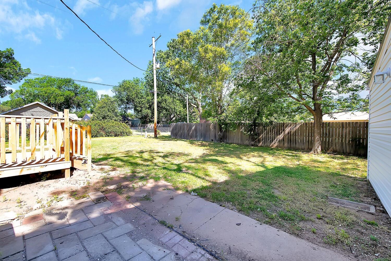 114 E 3rd Ave, Buhler, Kansas image 32
