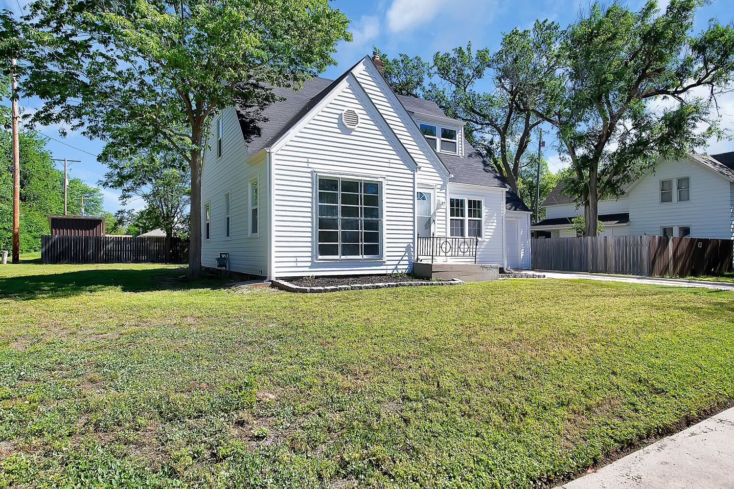 114 E 3rd Ave, Buhler, Kansas image 2