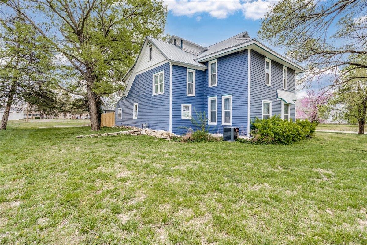 1004 E Lawrence St, Marion, Kansas image 33
