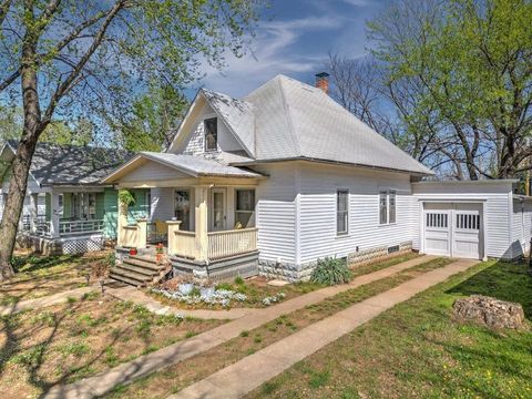 Homes For Sale - 1012 Stewart St<br/> Cowley County, Winfield, KS 67156