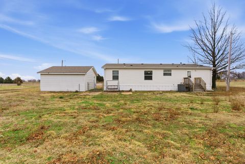 Tiny photo for 21311 85th Rd, Winfield, KS 67156 (MLS # 669282)