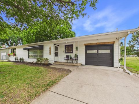 Homes For Sale - 555 N Colby St<br/> Valley Center, KS 67147