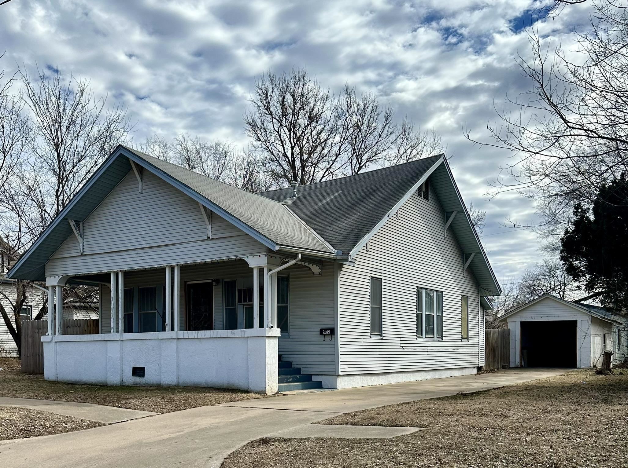 909 E 14th Ave, Winfield, Kansas image 3