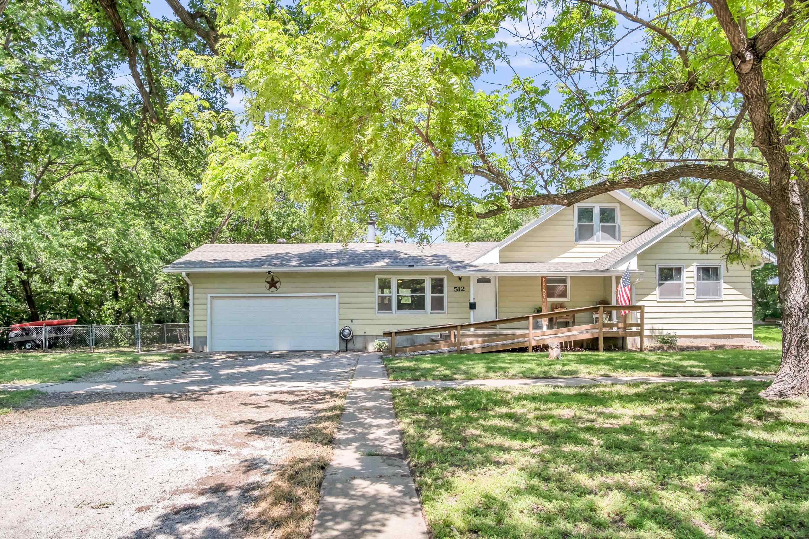 512 E 7th St, Newton, Kansas image 3