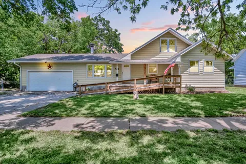 512 E 7th St, Newton, KS 67114 - MLS#: 655513