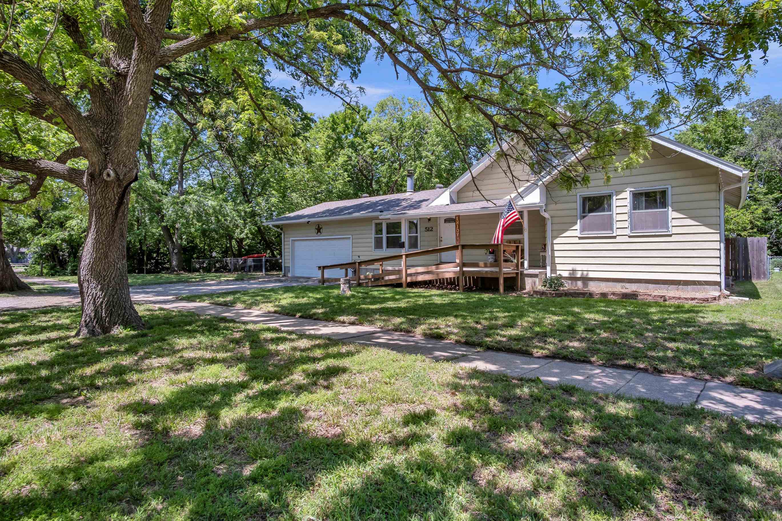 512 E 7th St, Newton, Kansas image 4