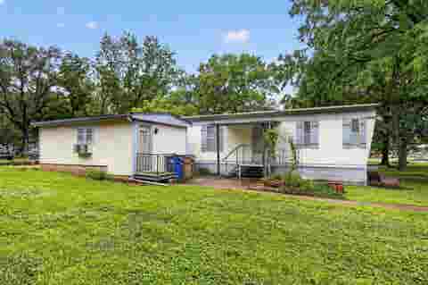 Mobile Home For Sale - 607 E Highland St<br/> Butler County, Towanda, KS 67144