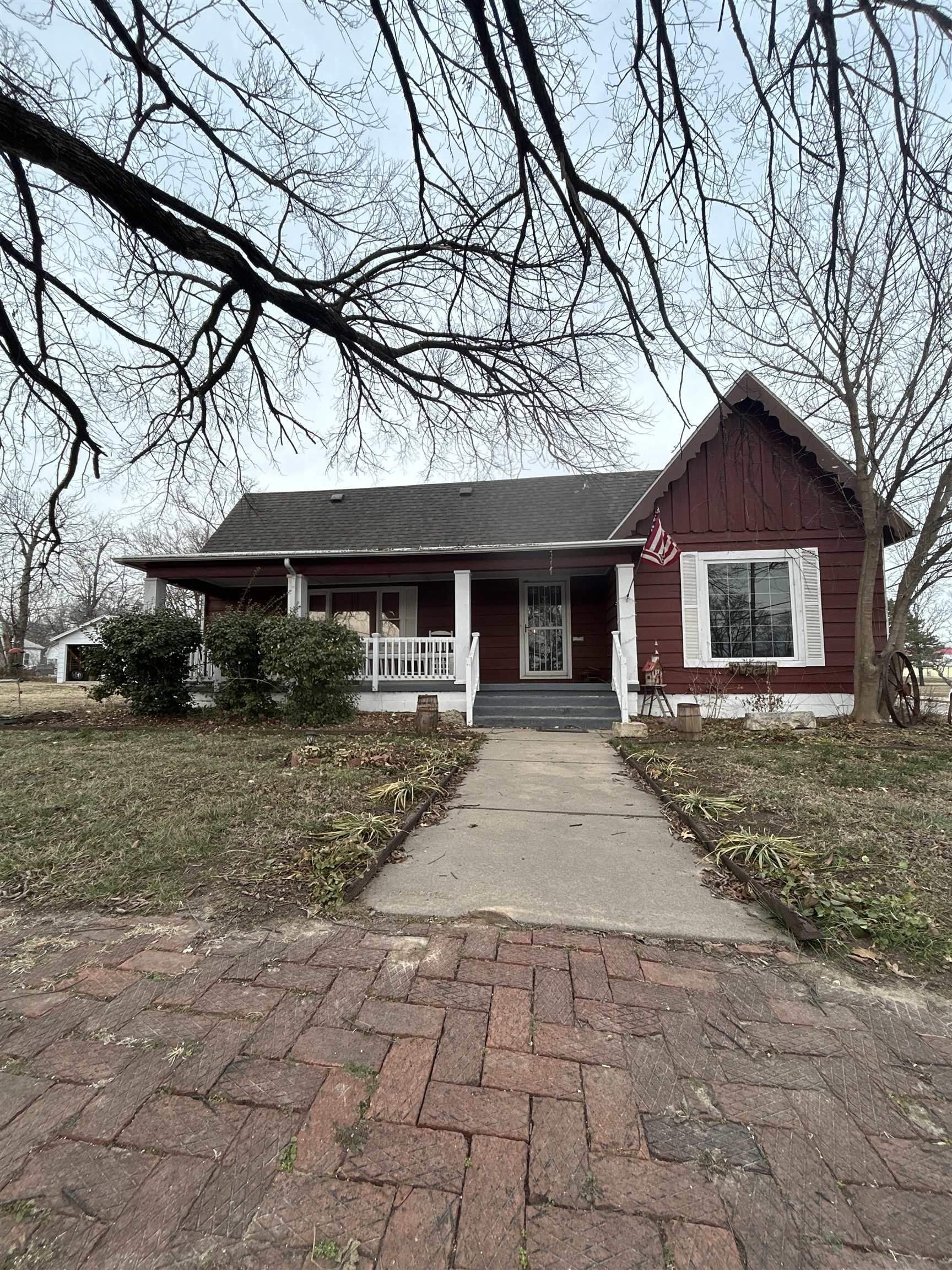 323 E 8th St, Wellington, Kansas image 1