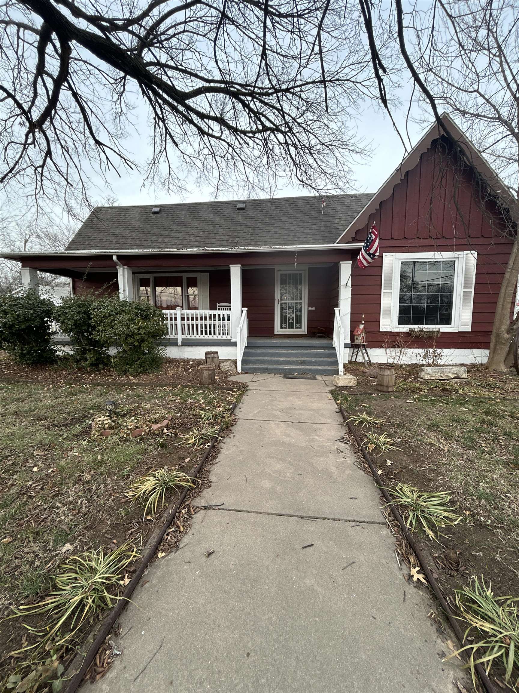 323 E 8th St, Wellington, Kansas image 2