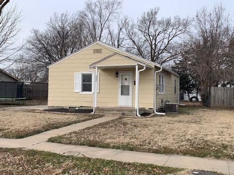 Homes For Sale - 222 Mackenzie Ave<br/> Minneapolis, KS 67467