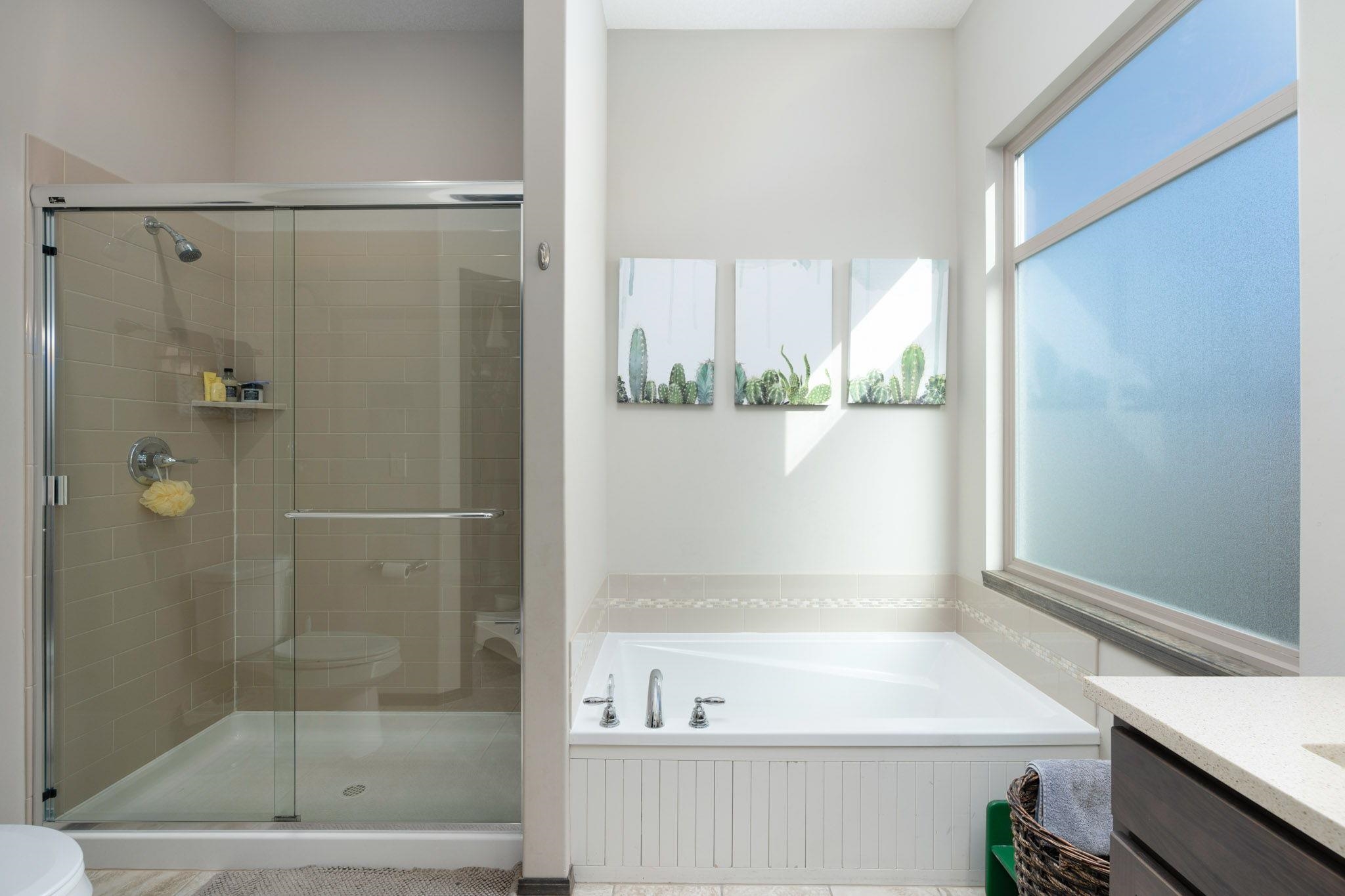 Wichita, Kansas 67205, United States, 5 Bedrooms Bedrooms, ,3 BathroomsBathrooms,Residential,Pending,62919