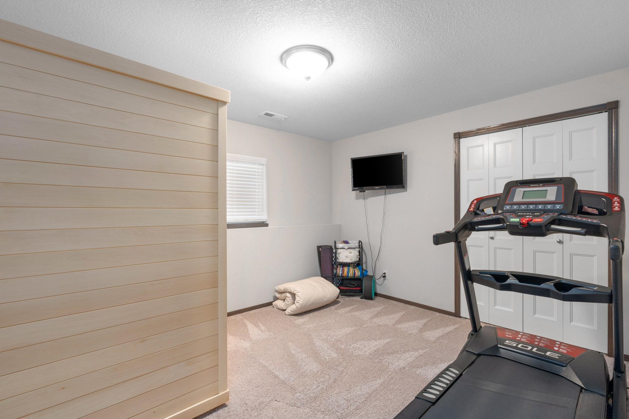 Wichita, Kansas 67205, United States, 5 Bedrooms Bedrooms, ,3 BathroomsBathrooms,Residential,Pending,62919