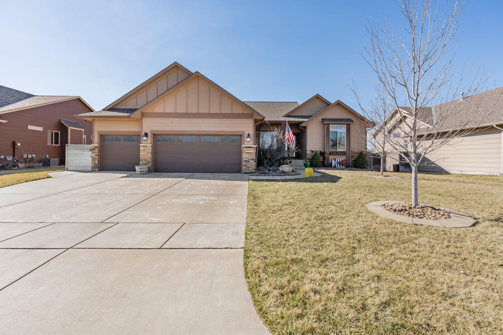 Wichita, Kansas 67205, United States, 5 Bedrooms Bedrooms, ,3 BathroomsBathrooms,Residential,Pending,62919