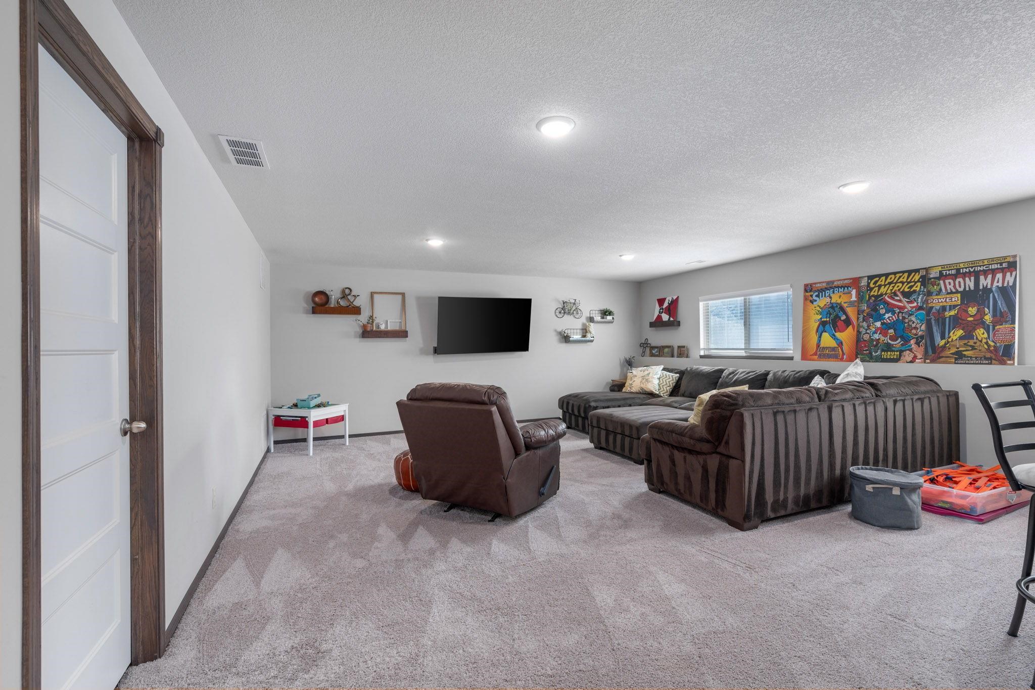 Wichita, Kansas 67205, United States, 5 Bedrooms Bedrooms, ,3 BathroomsBathrooms,Residential,Pending,62919