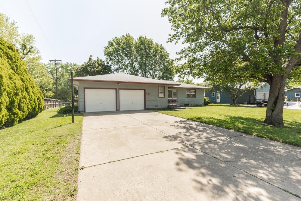 427 Regent Rd, Salina, Kansas image 2