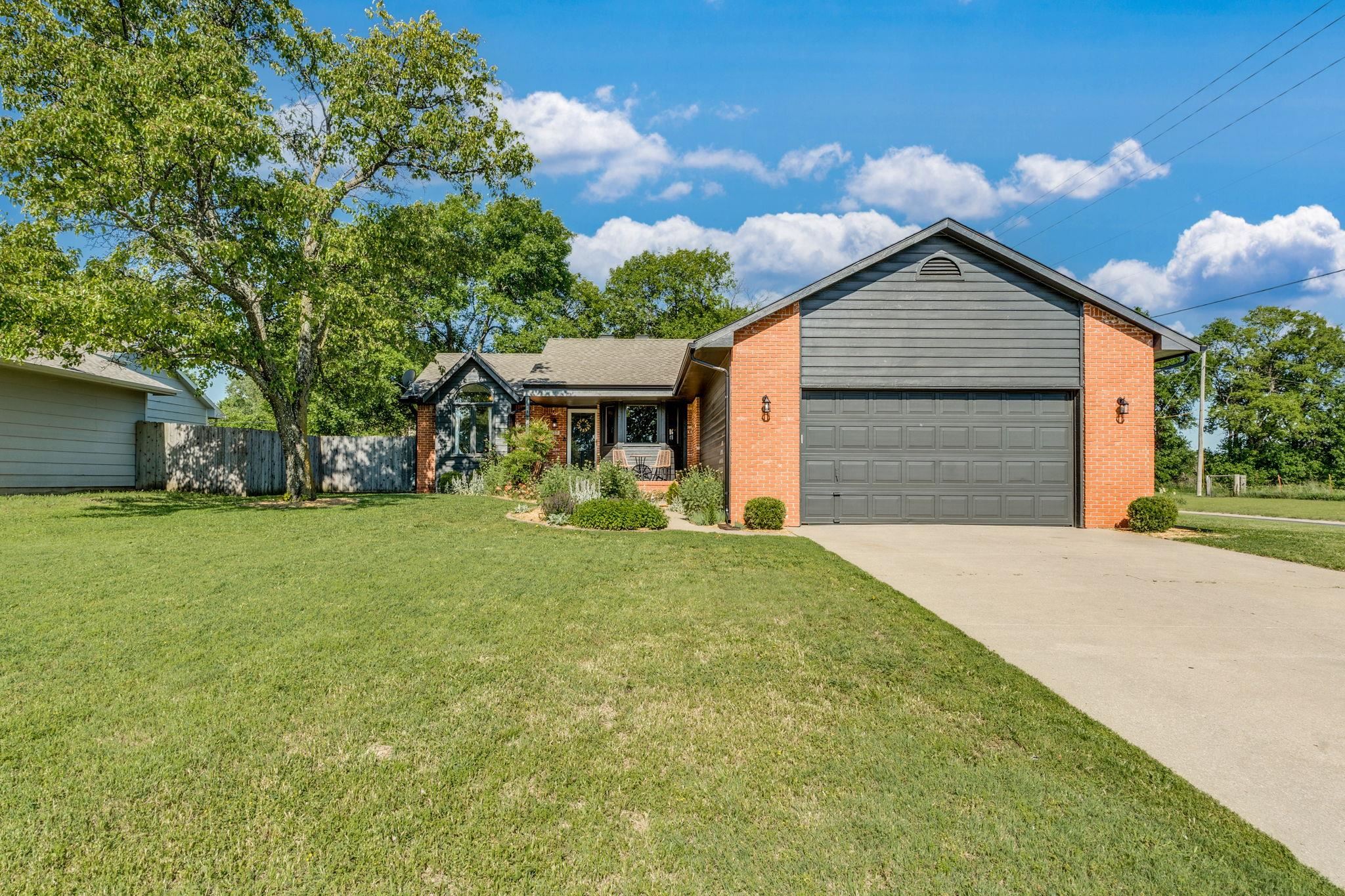 337 N Bentwood Dr, Rose Hill, Kansas image 1