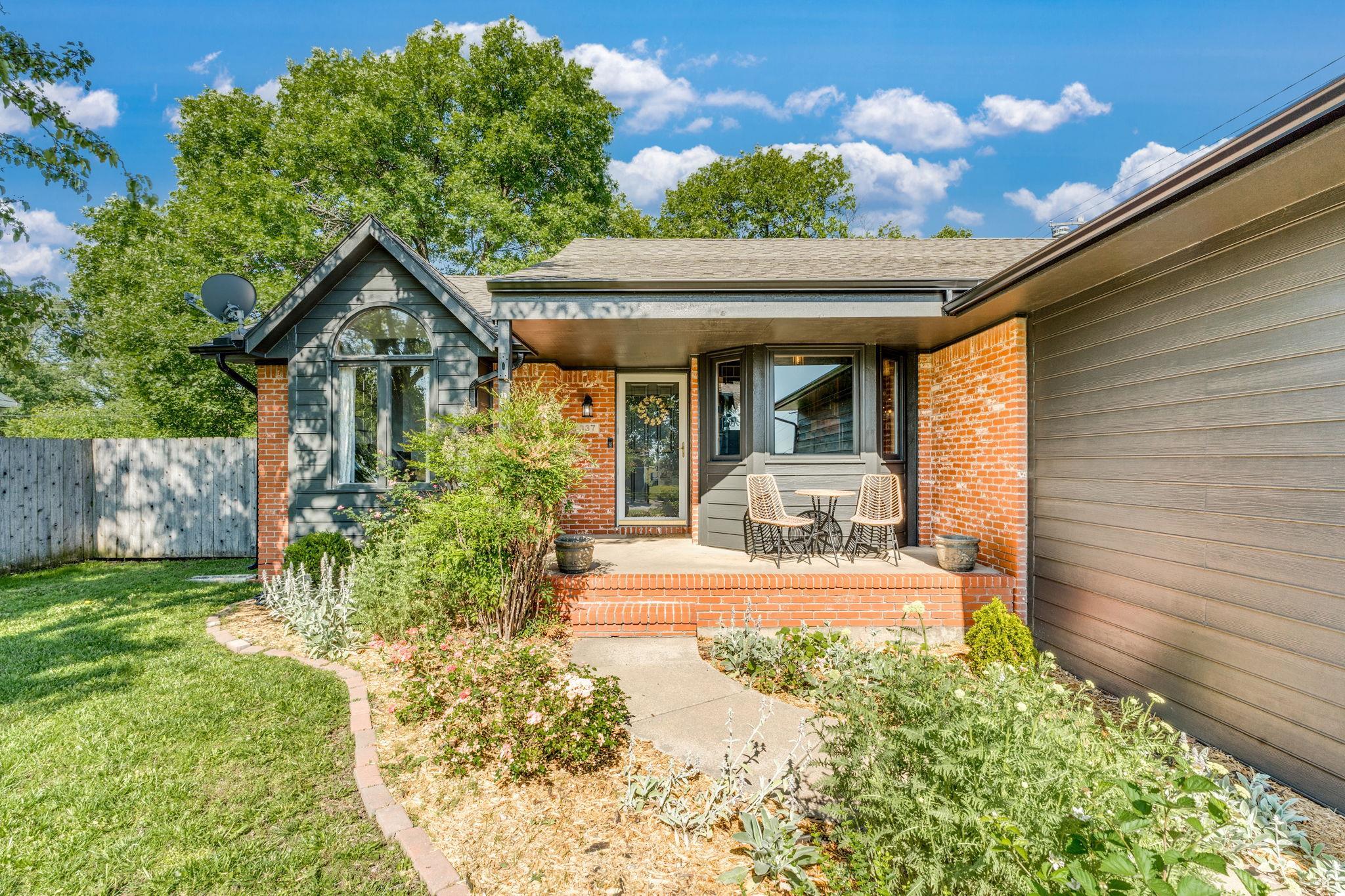 337 N Bentwood Dr, Rose Hill, Kansas image 2