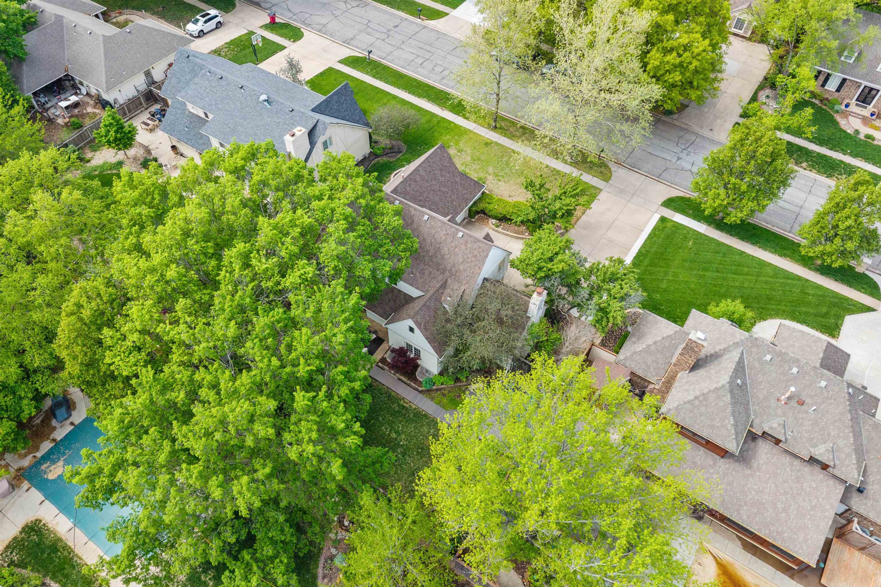 8601 E Brentmoor Ln, Wichita, Kansas image 35