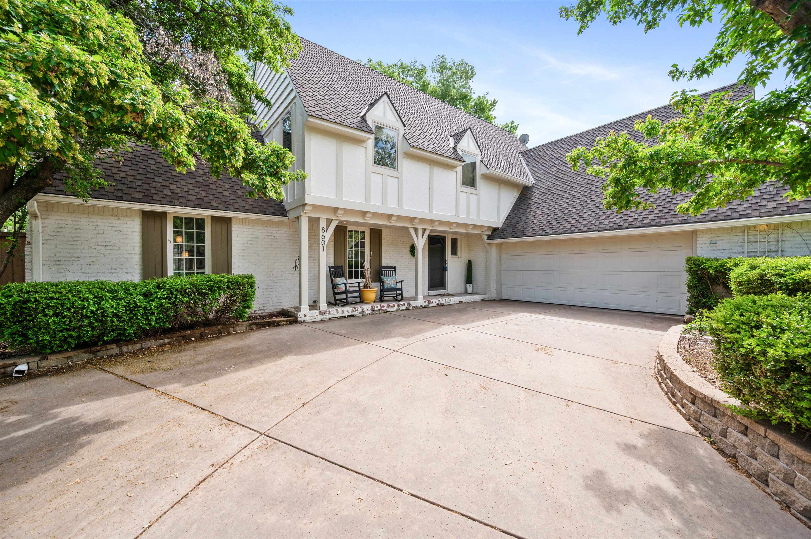 8601 E Brentmoor Ln, Wichita, Kansas image 3
