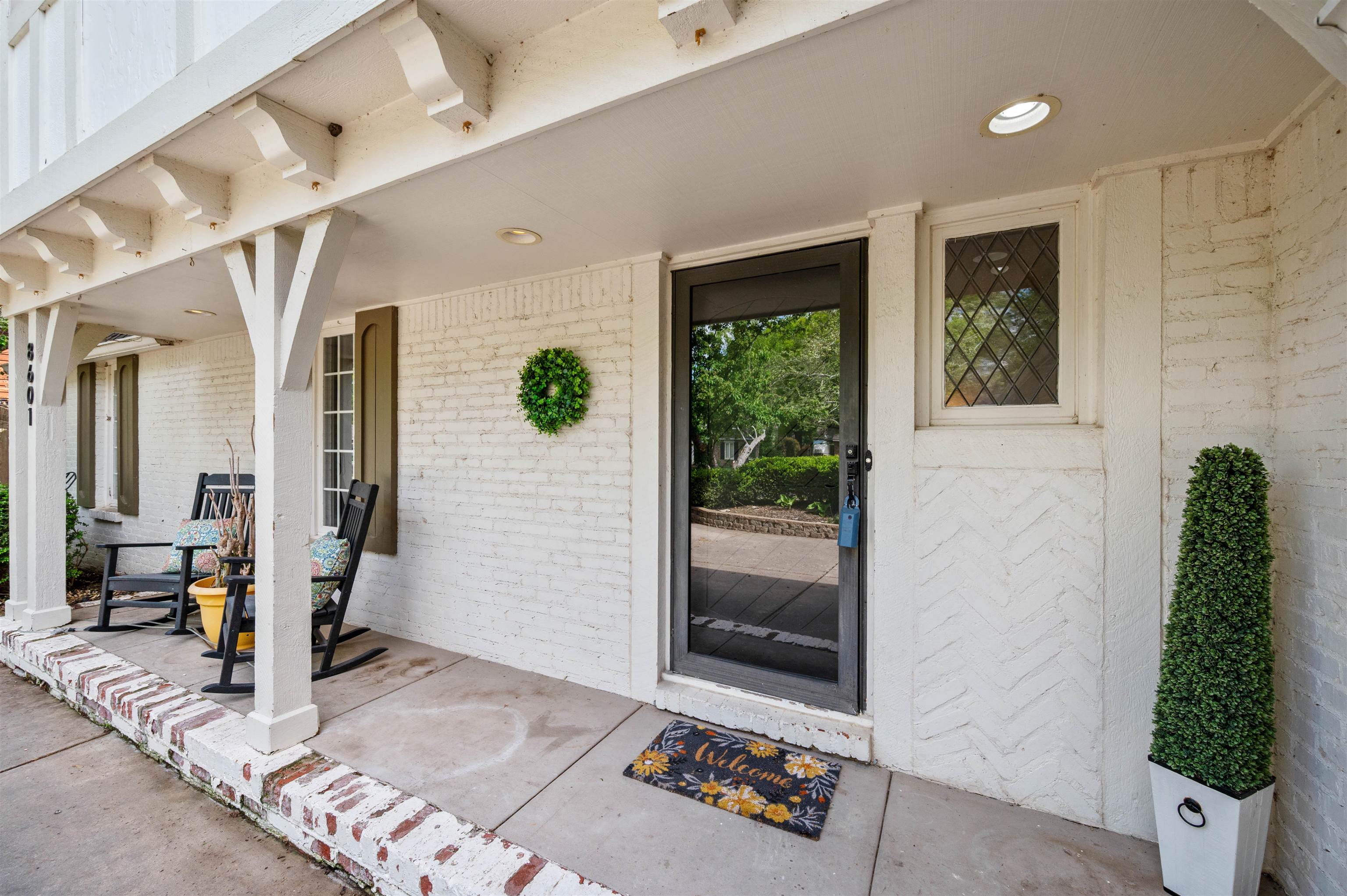 8601 E Brentmoor Ln, Wichita, Kansas image 4