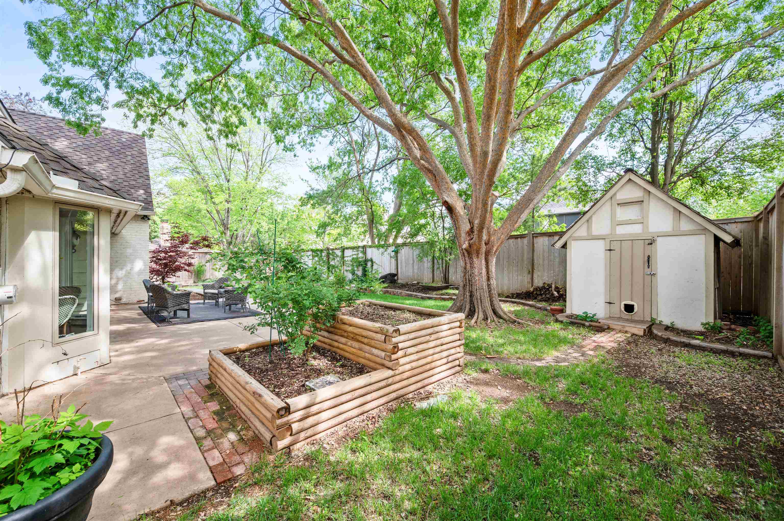 8601 E Brentmoor Ln, Wichita, Kansas image 29