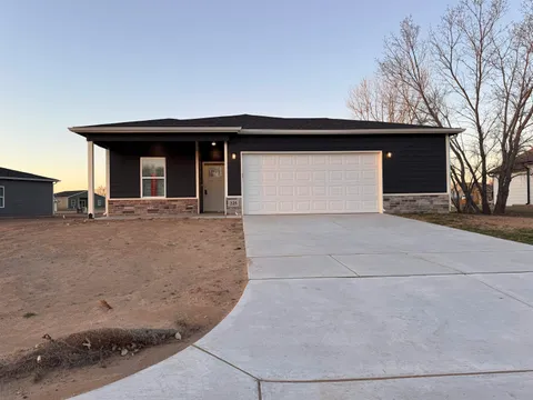 225 Lakeside Dr, Cheney, KS MLS: 643523