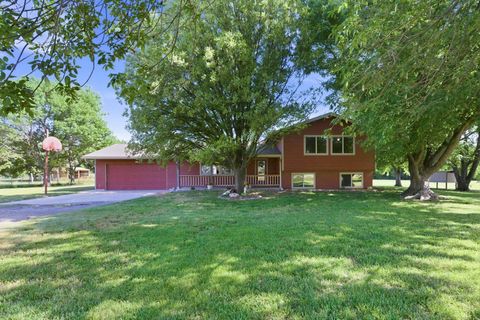 Homes For Sale - 1625 N Single Tree Cir<br/> Butler County, Andover, KS 67002