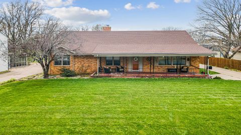 Homes For Sale - 1707 Sunset Dr<br/> Augusta, KS 67010