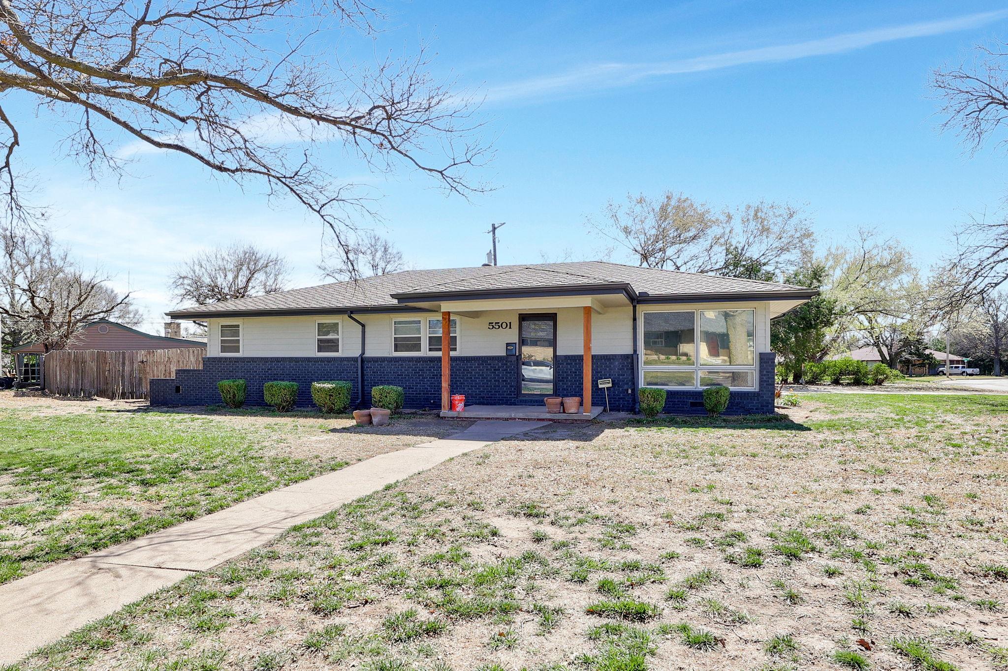 Wichita, Kansas 67208, United States, 3 Bedrooms Bedrooms, ,2 BathroomsBathrooms,Residential,Pending,60311