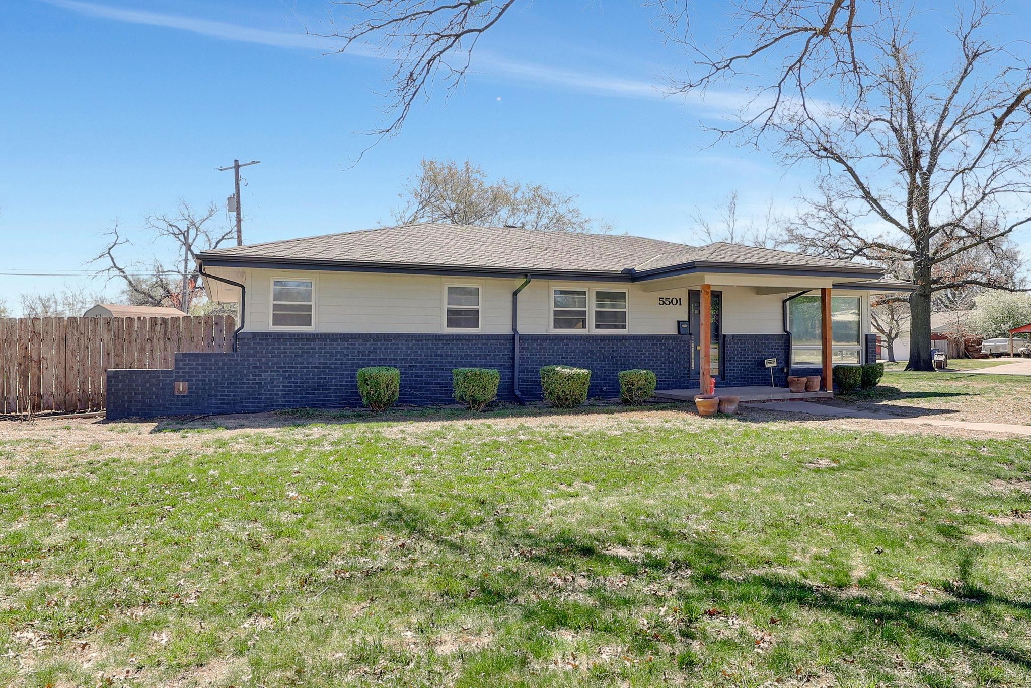Wichita, Kansas 67208, United States, 3 Bedrooms Bedrooms, ,2 BathroomsBathrooms,Residential,Pending,60311