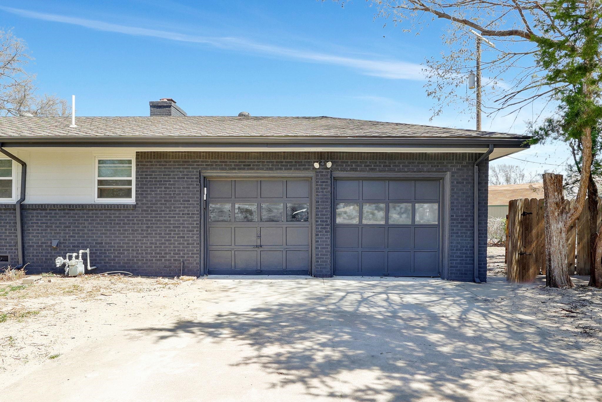 Wichita, Kansas 67208, United States, 3 Bedrooms Bedrooms, ,2 BathroomsBathrooms,Residential,Pending,60311