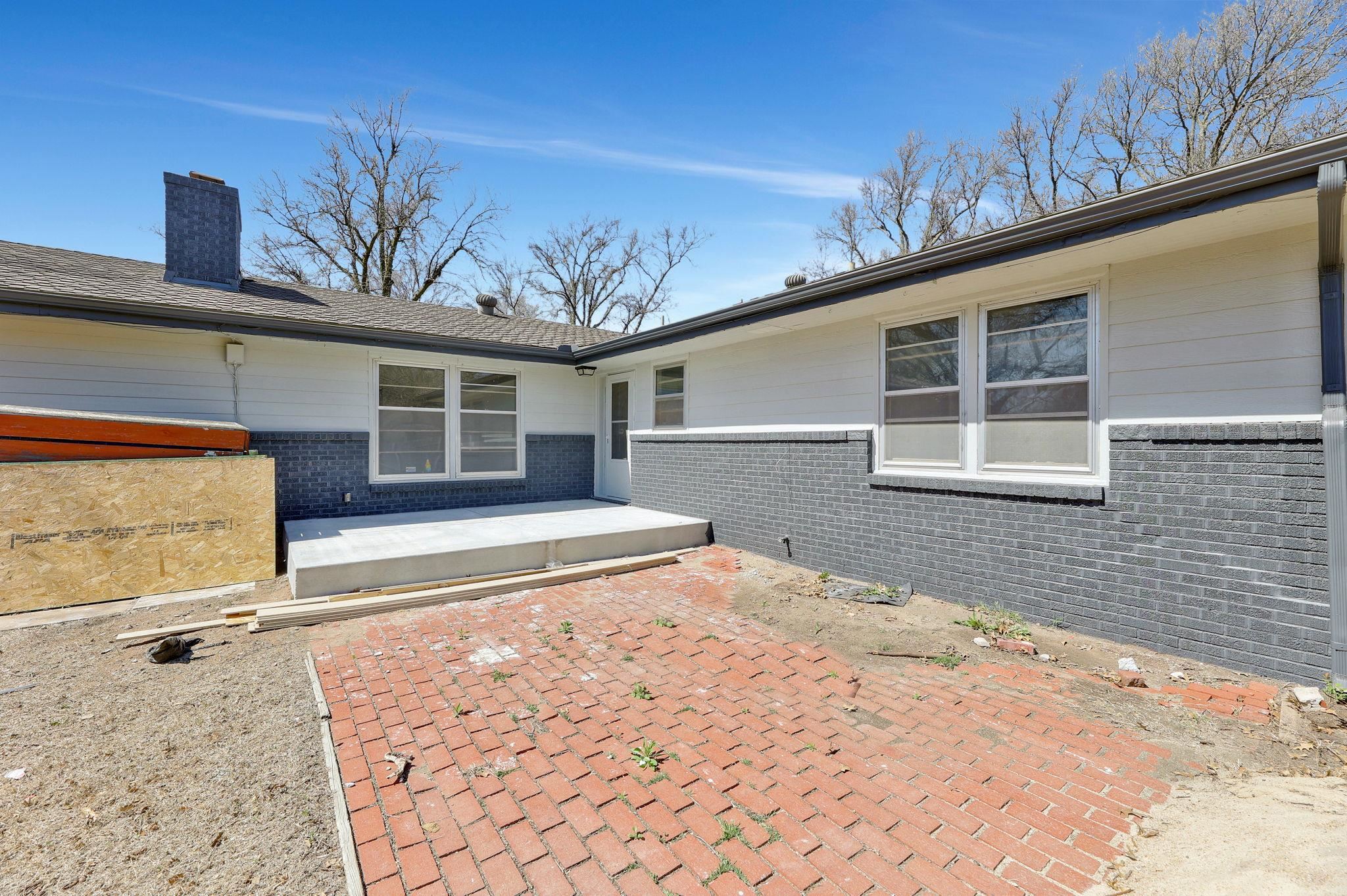 Wichita, Kansas 67208, United States, 3 Bedrooms Bedrooms, ,2 BathroomsBathrooms,Residential,Pending,60311