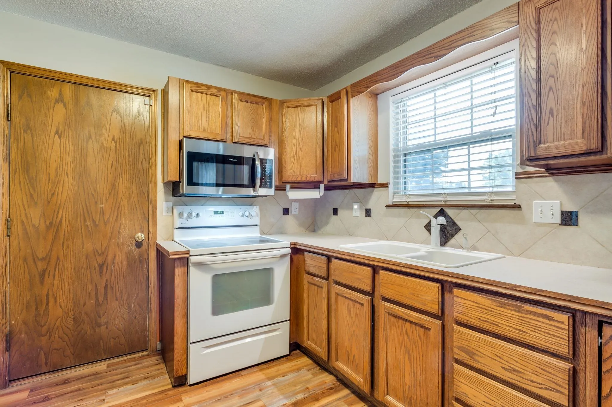 Derby, Kansas 67037, United States, 3 Bedrooms Bedrooms, ,3 BathroomsBathrooms,Residential,Pending,155126