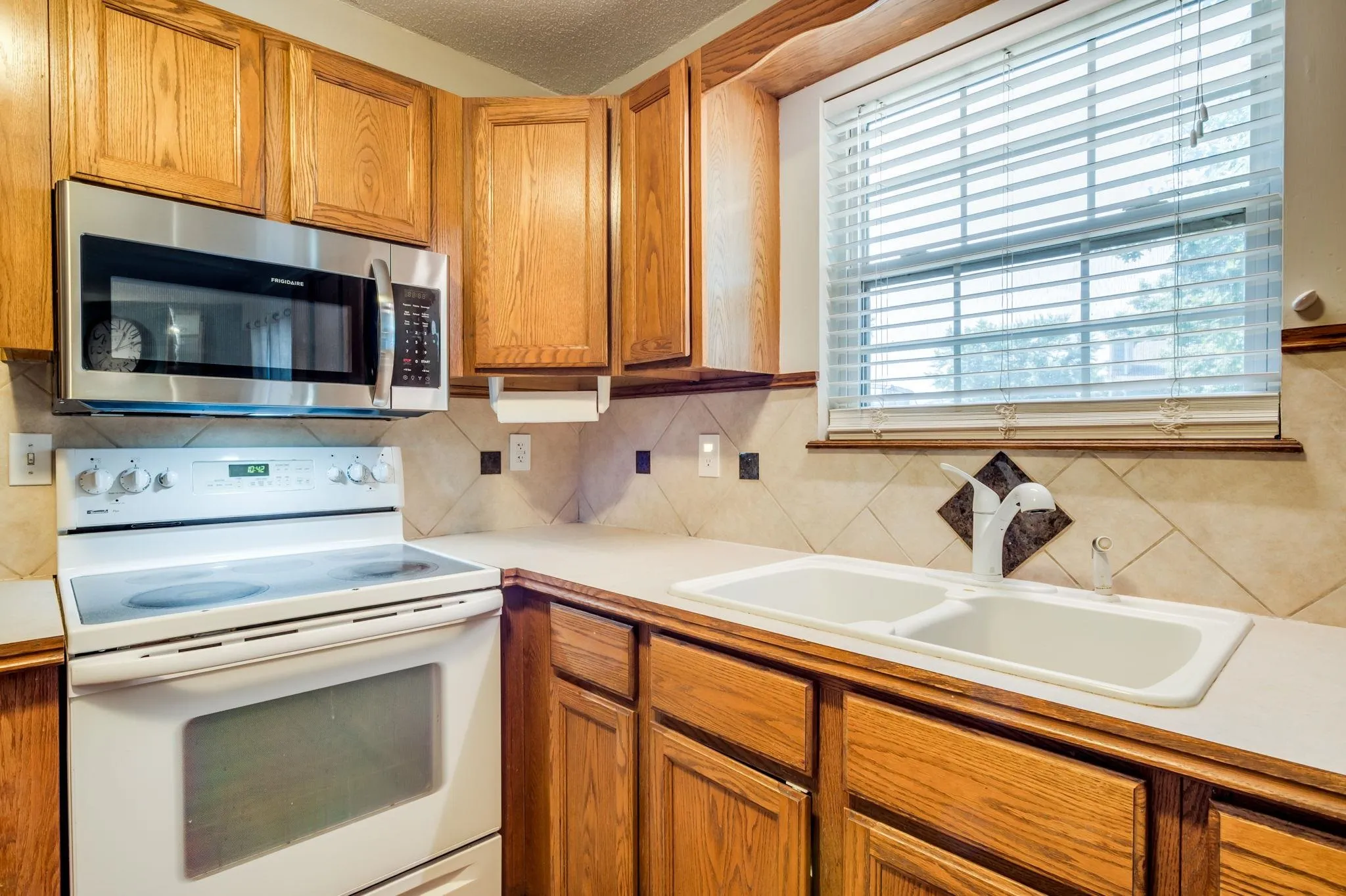 Derby, Kansas 67037, United States, 3 Bedrooms Bedrooms, ,3 BathroomsBathrooms,Residential,Pending,155126