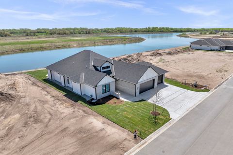 Townhouse For Sale - 8317 Waterway Ct<br/> Maize, KS 67101