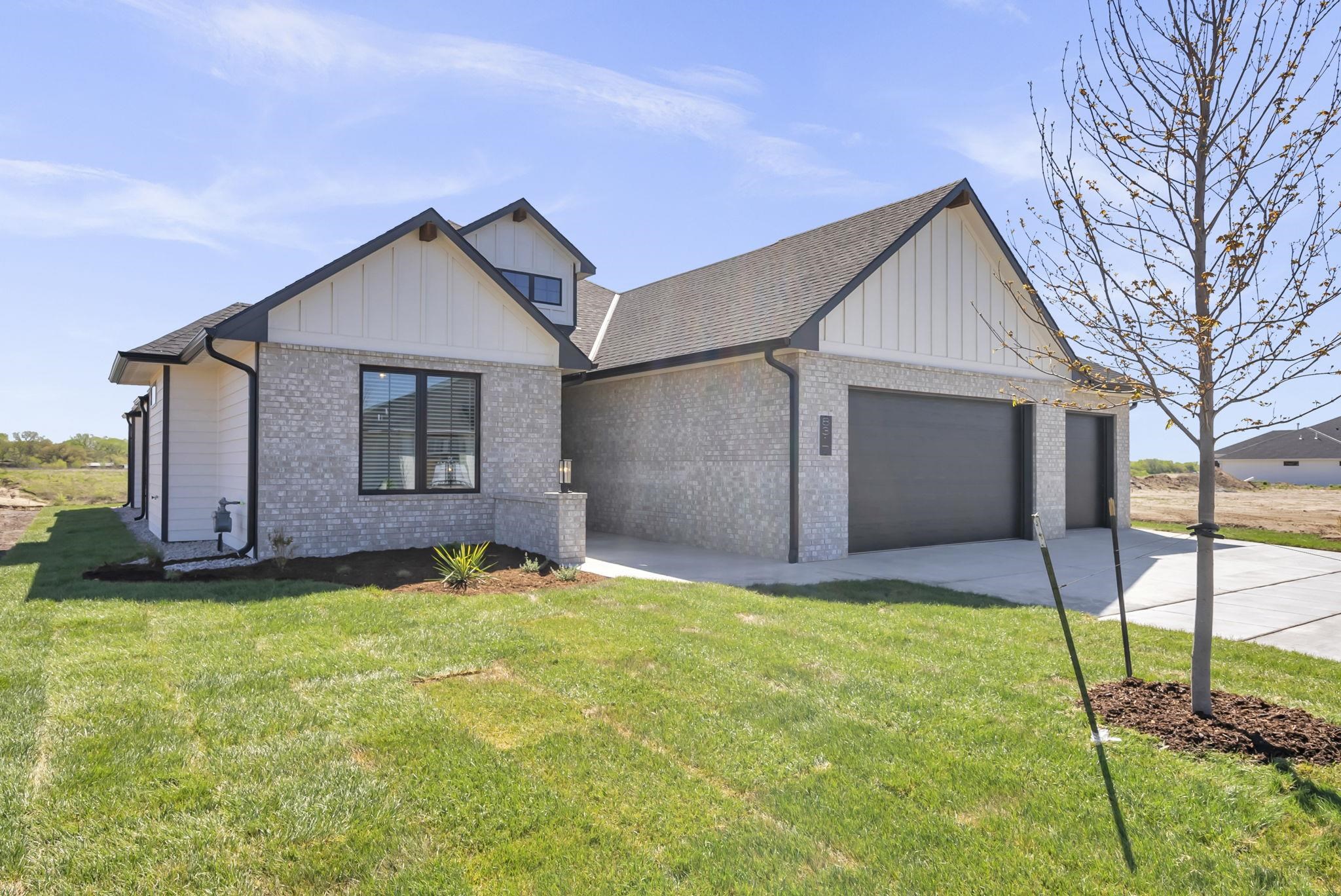 8317 W Waterway Ct, Maize, Kansas image 2
