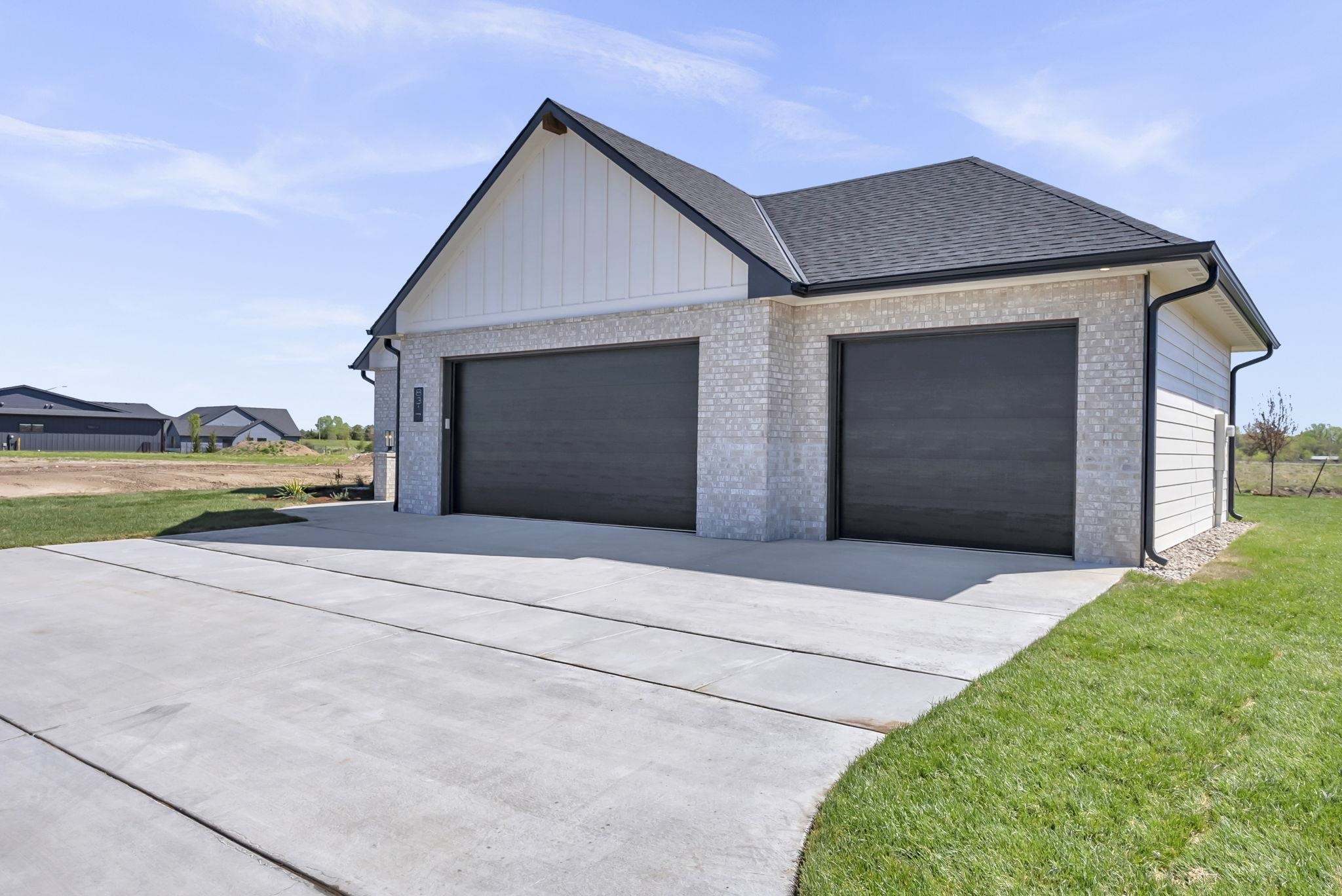8317 W Waterway Ct, Maize, Kansas image 3