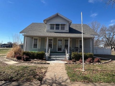 Homes For Sale - 207 N Market St<br/> Caldwell, KS 67022