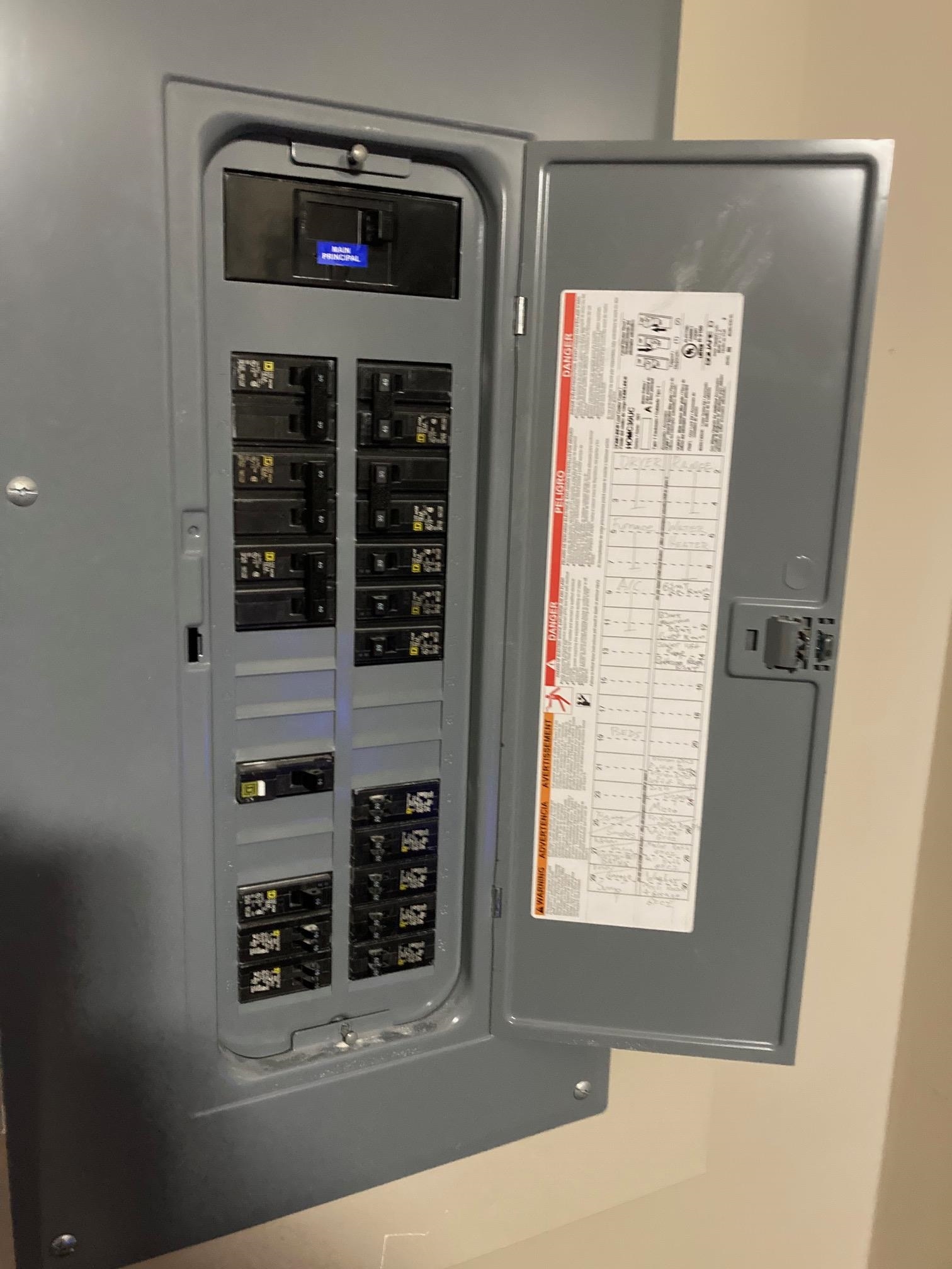 Newton, Kansas 67114, United States, 3 Bedrooms Bedrooms, ,3 BathroomsBathrooms,Residential,Pending,65565