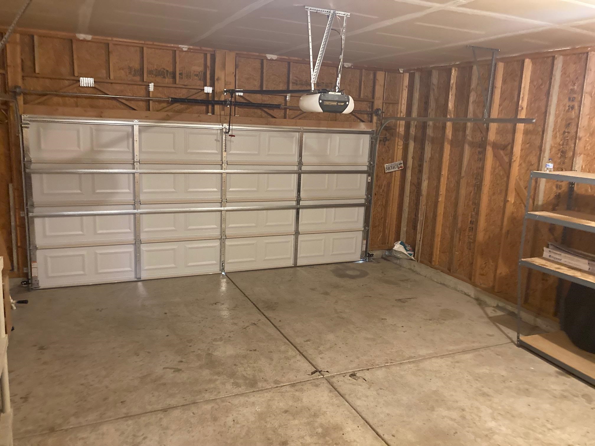 Newton, Kansas 67114, United States, 3 Bedrooms Bedrooms, ,3 BathroomsBathrooms,Residential,Pending,65565