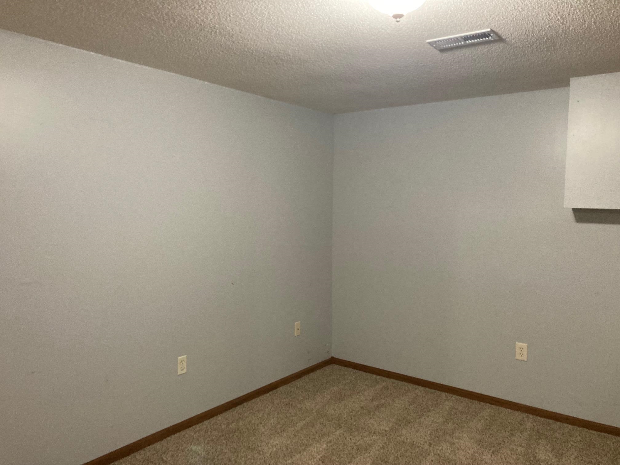 Newton, Kansas 67114, United States, 3 Bedrooms Bedrooms, ,3 BathroomsBathrooms,Residential,Pending,65565