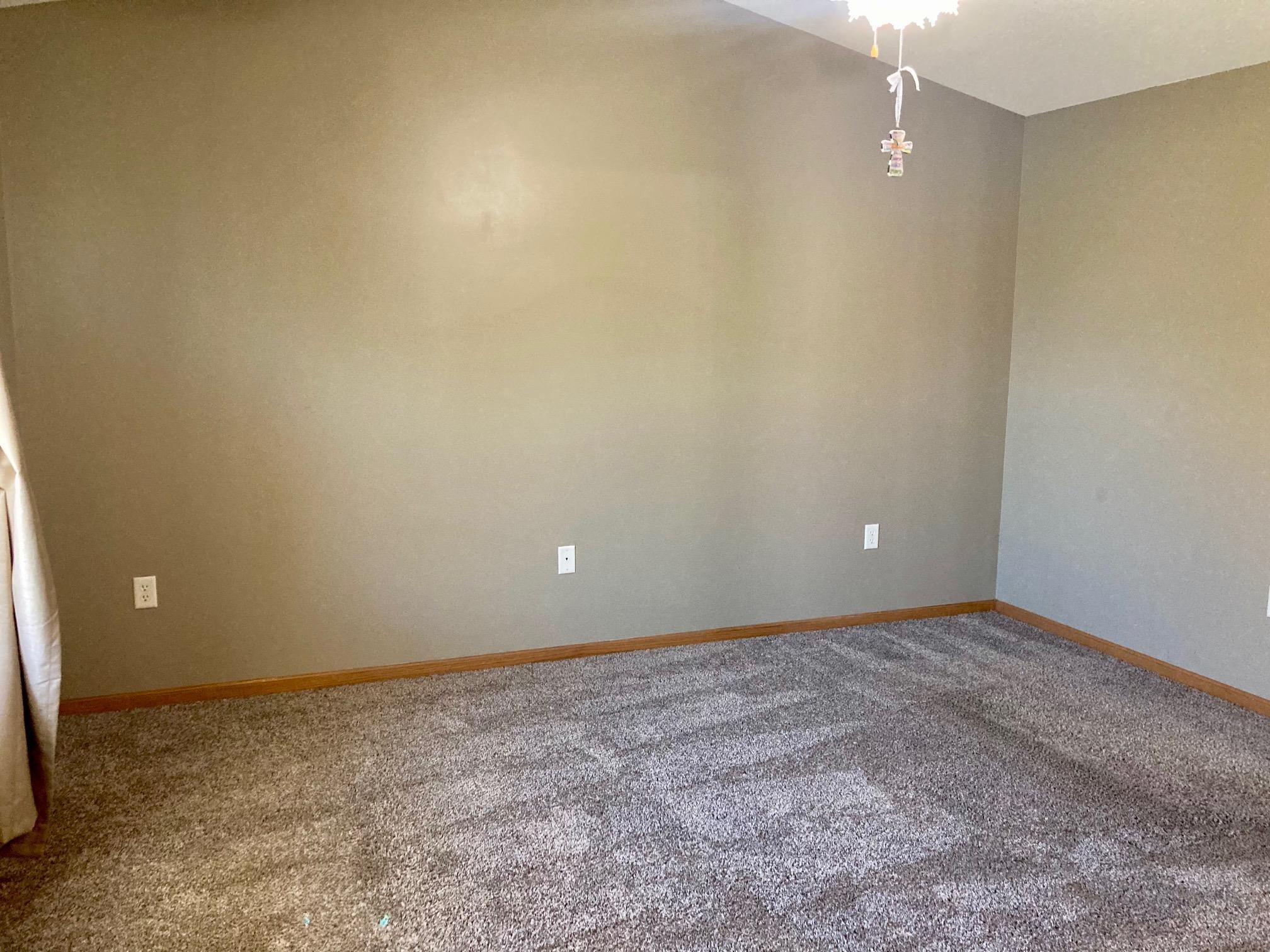 Newton, Kansas 67114, United States, 3 Bedrooms Bedrooms, ,3 BathroomsBathrooms,Residential,Pending,65565