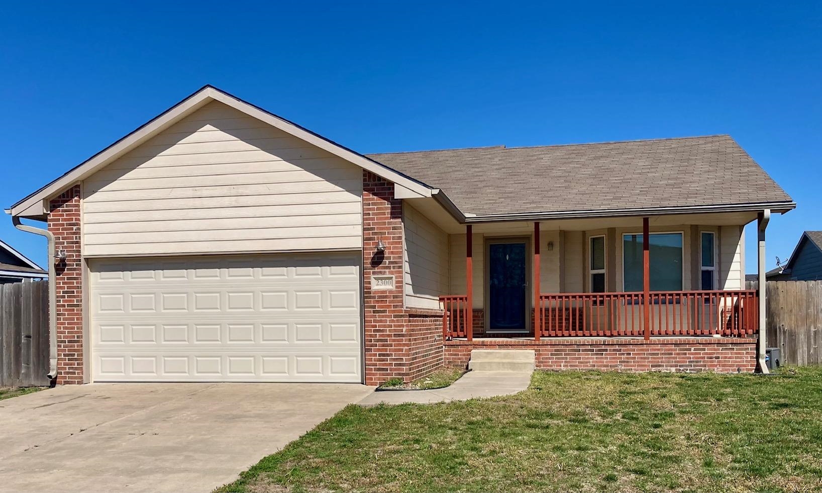 Newton, Kansas 67114, United States, 3 Bedrooms Bedrooms, ,3 BathroomsBathrooms,Residential,Pending,65565