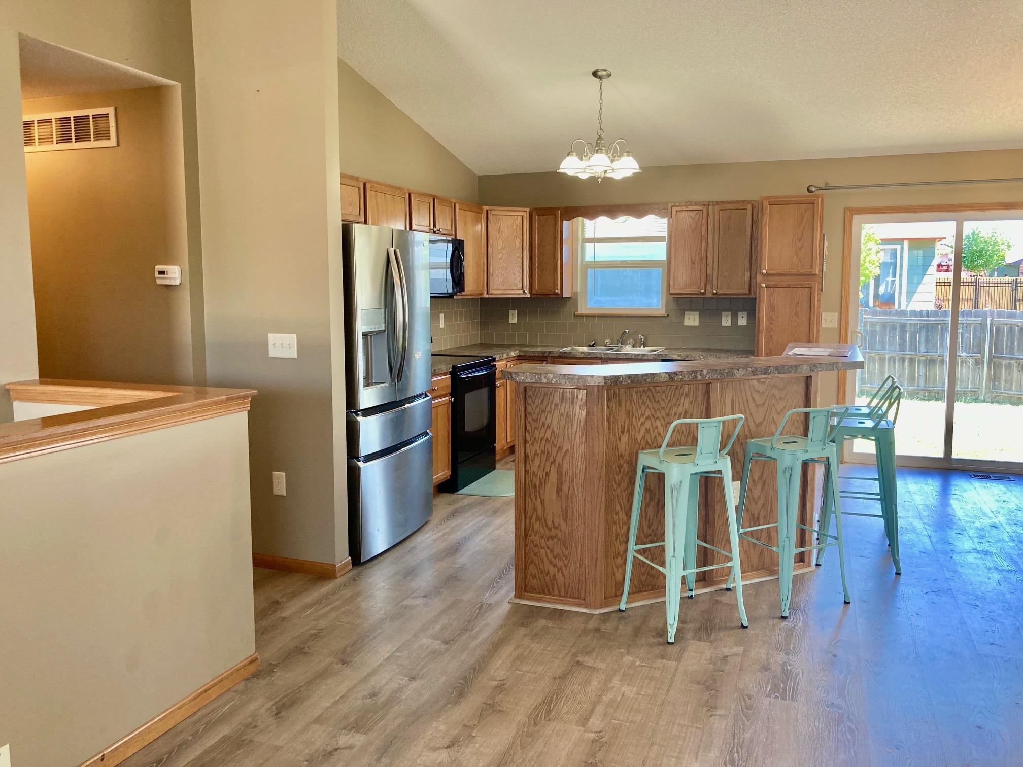 Newton, Kansas 67114, United States, 3 Bedrooms Bedrooms, ,3 BathroomsBathrooms,Residential,Pending,65565